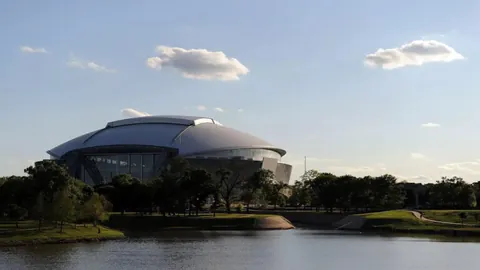 巴塞罗那3-1逆转比利亚雷亚尔，德佩绝杀库蒂尼奥点球建功西甲第15轮激情碰撞